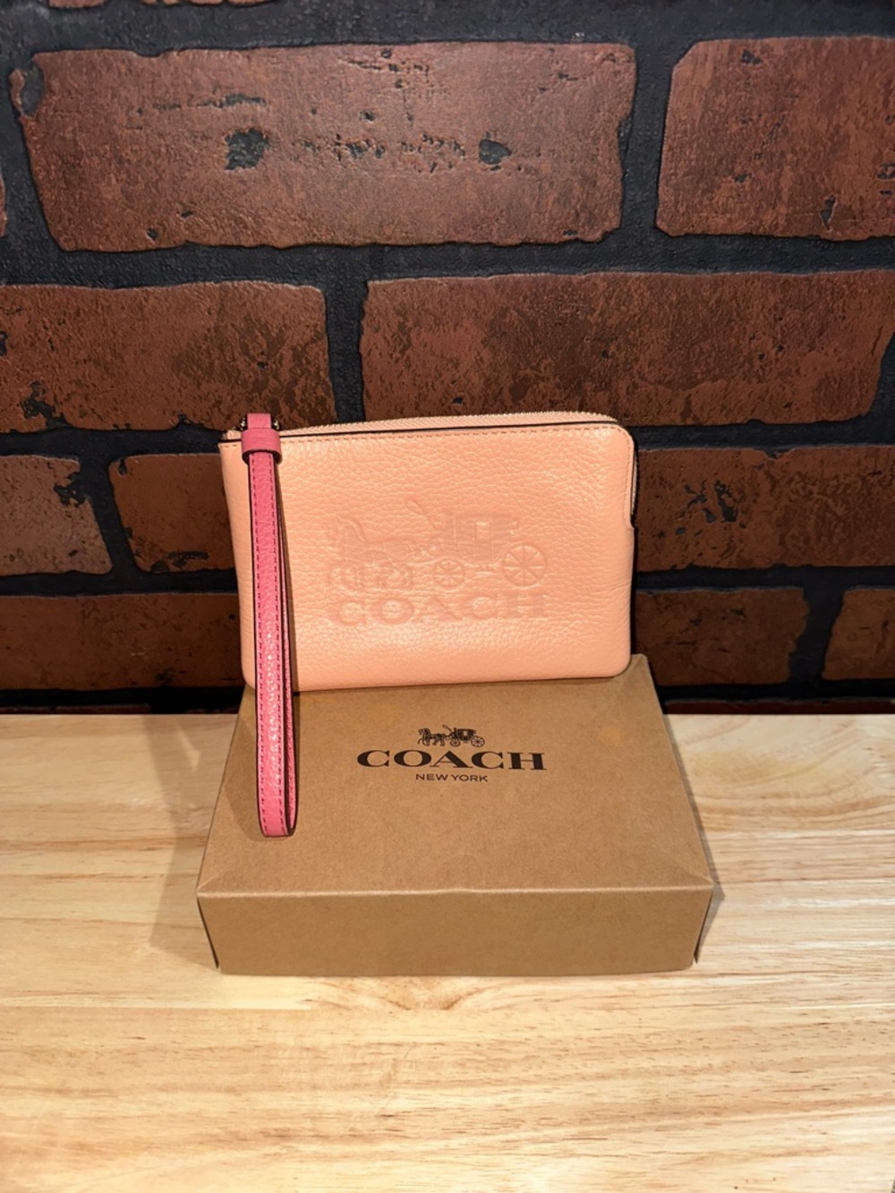 COACH Corner Zip Wristlet Wallet Clutch Horse & Carriage Faded Blush Leather NWT - Picture 2 of 7